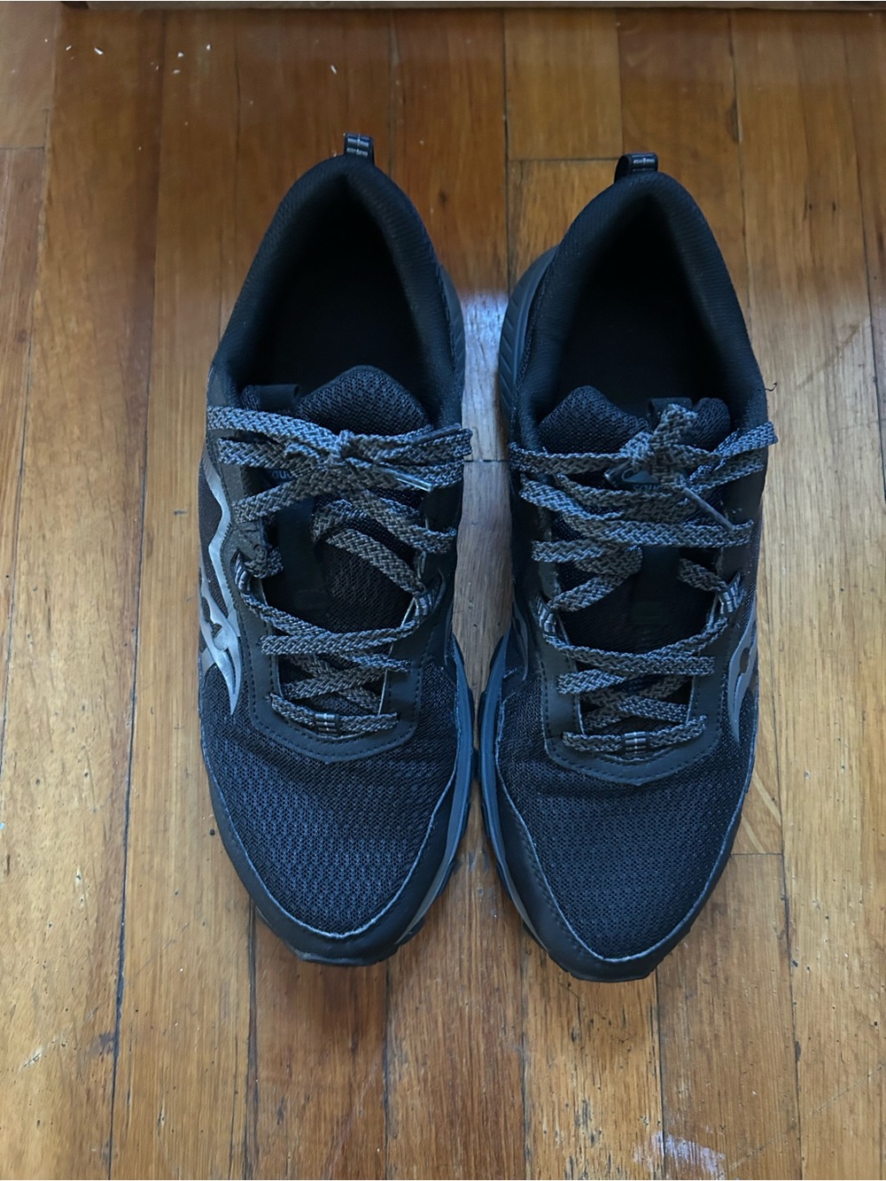 Saucony Men's Black Athletic Sneakers with Gray Accents size 11